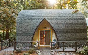 A Retro Cabin that Stands the Test of Time | Arch House